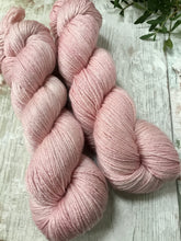 Load image into Gallery viewer, BFL Silk - 4ply - Rose
